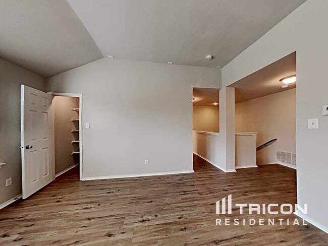 Building Photo - 509 Niagara Falls Dr
