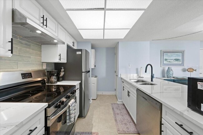 Building Photo - 440 S Gulfview Blvd