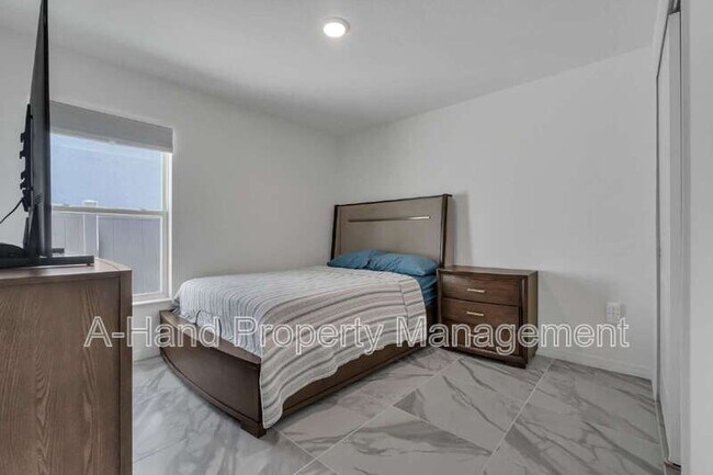 Building Photo - 3800 Whitetail Ct