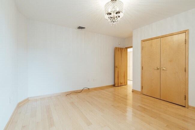 Building Photo - 30 Park Ave