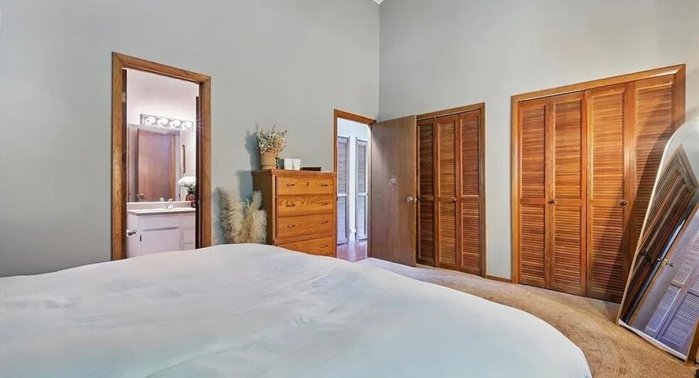 Building Photo - 821 Pebblewood Dr