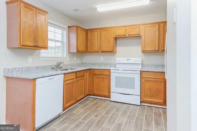 Building Photo - 312 Harris Ave