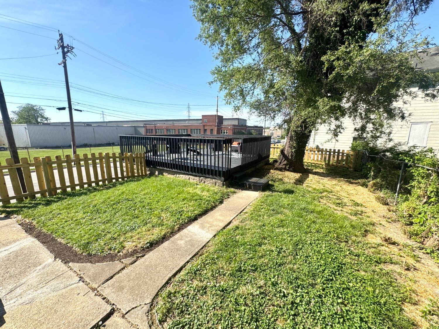 Building Photo - 1600 Brewster Ave