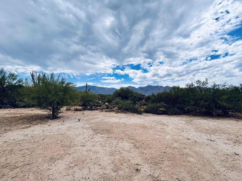 Building Photo - 12575 N Mountain Breeze Dr