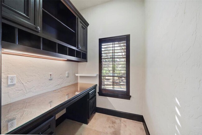 Building Photo - 30 N Palmiera Cir