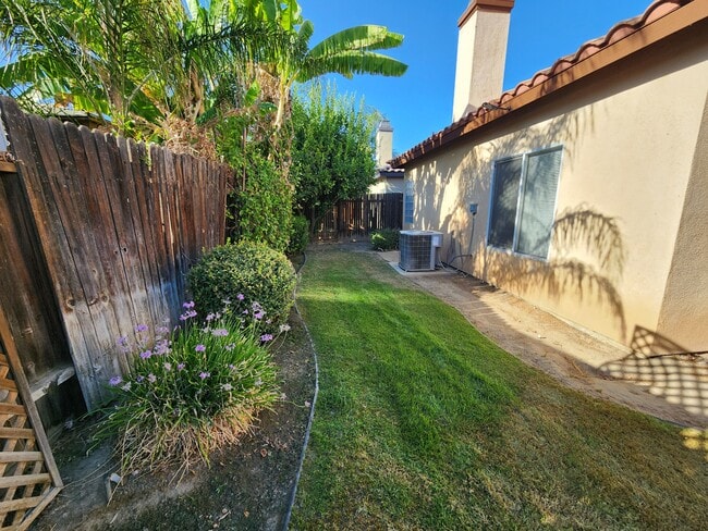 Building Photo - 307 Villa Elegante Dr