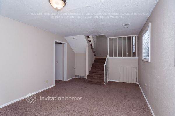 Building Photo - 17430 E Gunnison Pl