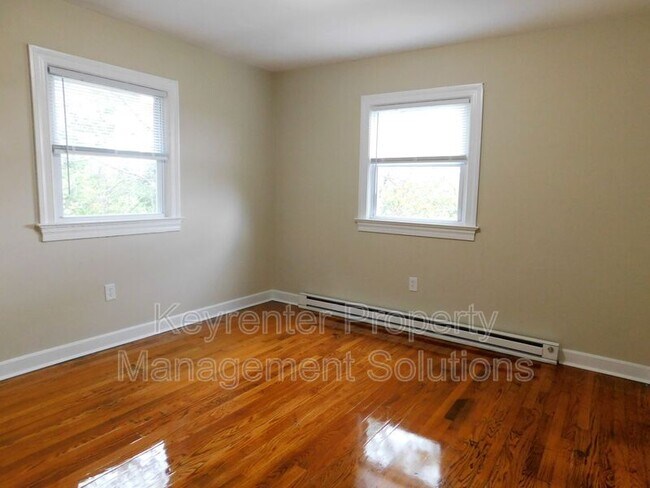 Building Photo - 1008 Perry St