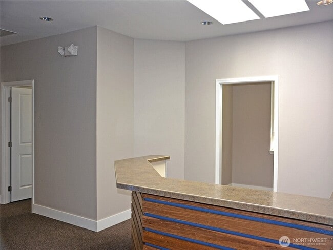 Building Photo - 576 N 5th Ave