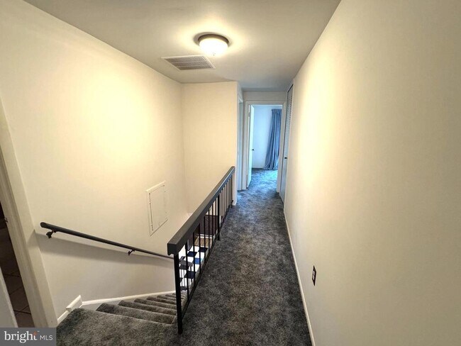 Building Photo - 23 Monarch Dr