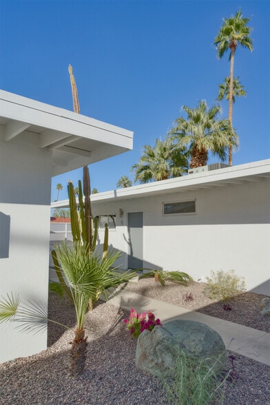 Building Photo - 975 E Camino Parocela