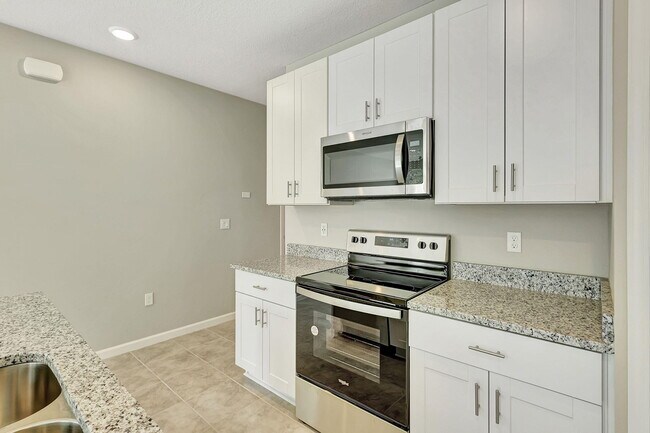 Building Photo - 5694 SE Edgewater Cir