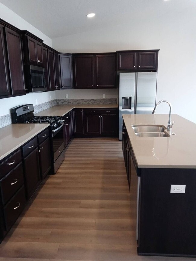 Building Photo - Beautiful 3-bedroom, 2-bath home at Woodbr...