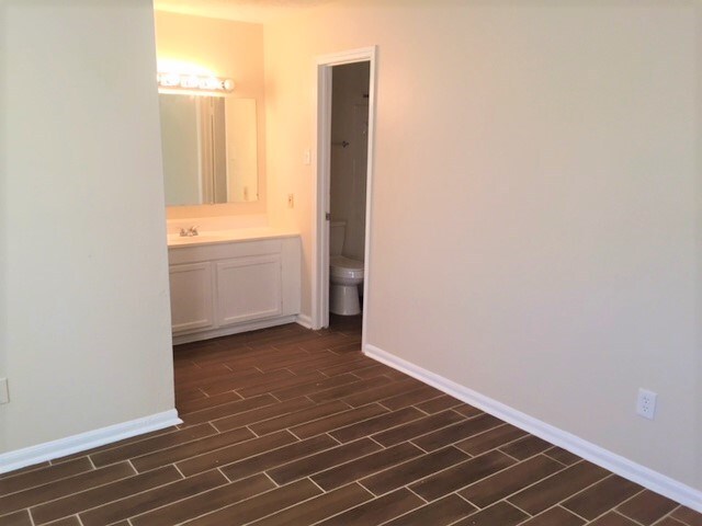 Building Photo - 8323 Quail Hills Dr