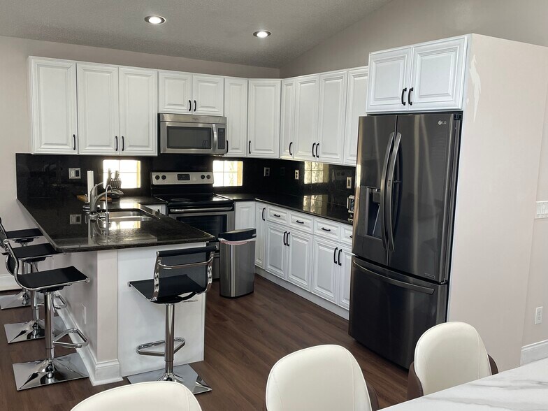 Kitchen - 7927 Manor Forest Blvd