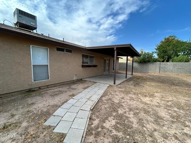 Building Photo - 3226 N Sycamore Pl