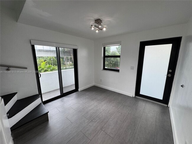 Building Photo - 3011 SW 1st Ave