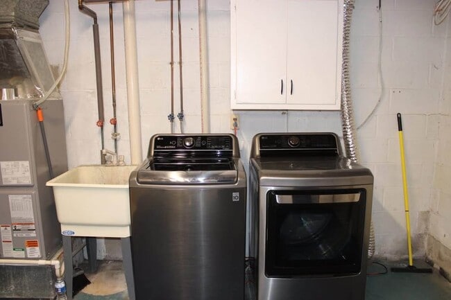 Building Photo - 433 Ellis Ln