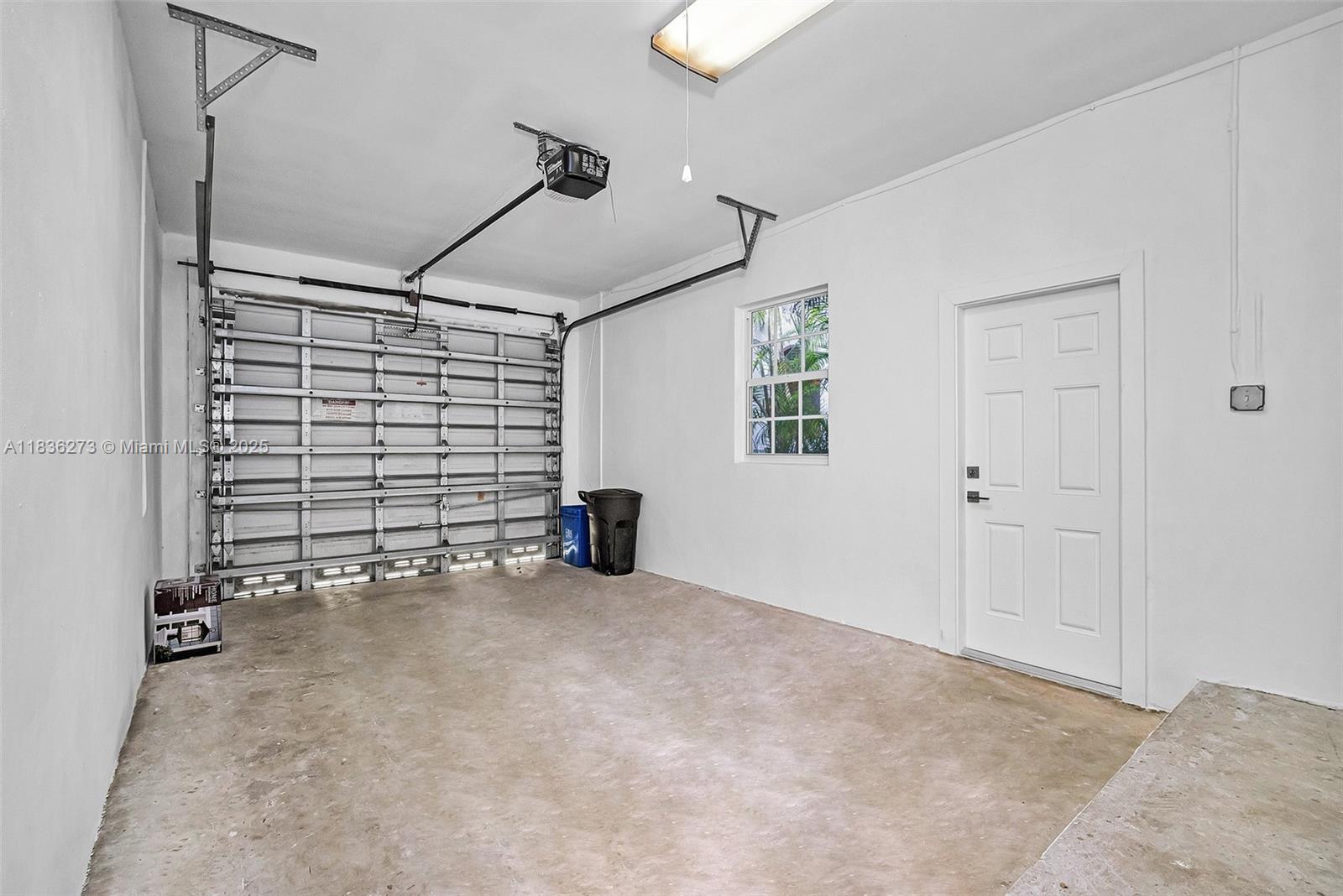 Building Photo - 1135 Asturia Ave