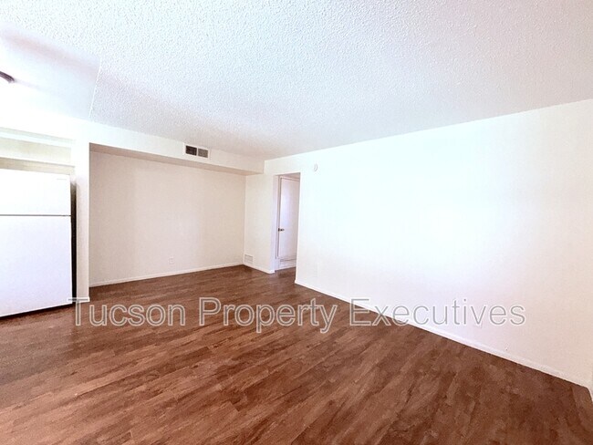 Building Photo - 5770 E 10th St
