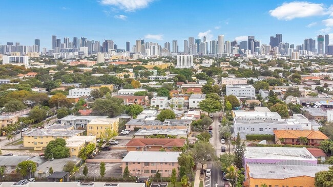 Building Photo - 1554 SW 5th St