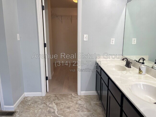 Building Photo - 948 Meramec Grove Dr