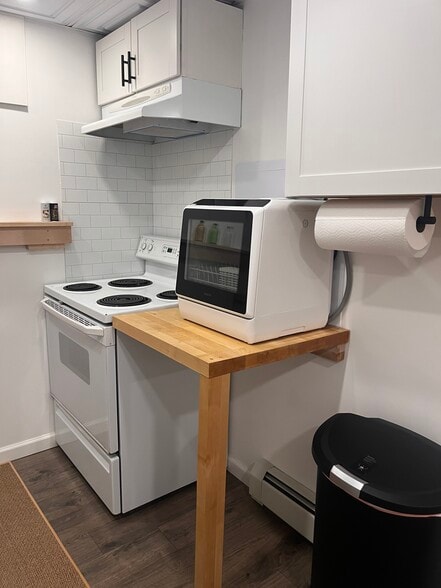 Building Photo - 266 Malletts Bay Ave