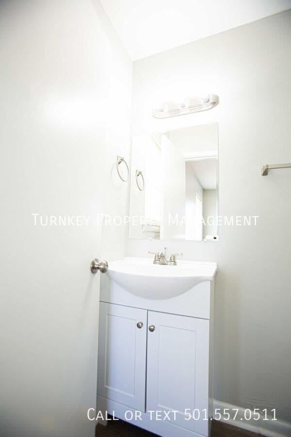 Building Photo - 5205 Wycliffe Dr