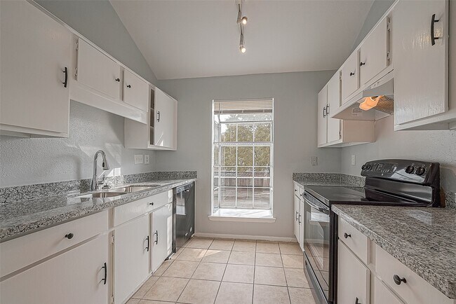 Building Photo - 9809 Richmond Ave.