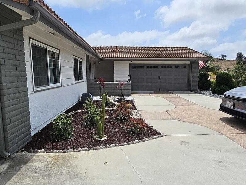 Building Photo - 5718 Yearling Ct