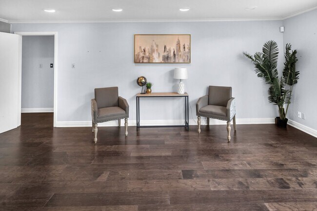 Building Photo - CHARMING 5 BDRM HOME IN CASTLE HILLS!!