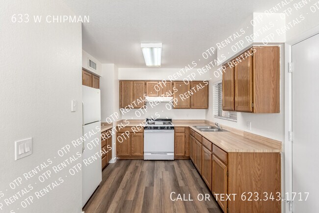 Building Photo - 633 w chipman-