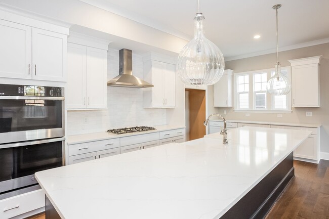 Building Photo - COMING SOON: 3BR/3BA w/ 2-Car Garage near Matthews Town Center