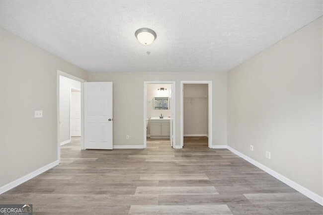 Building Photo - 8201 Fairington Ridge Cir