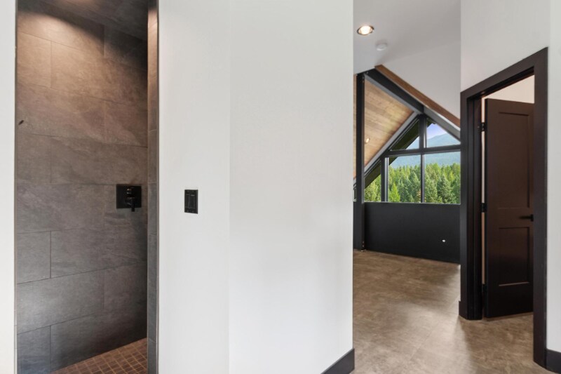 Building Photo - 172 E Many Lakes Dr