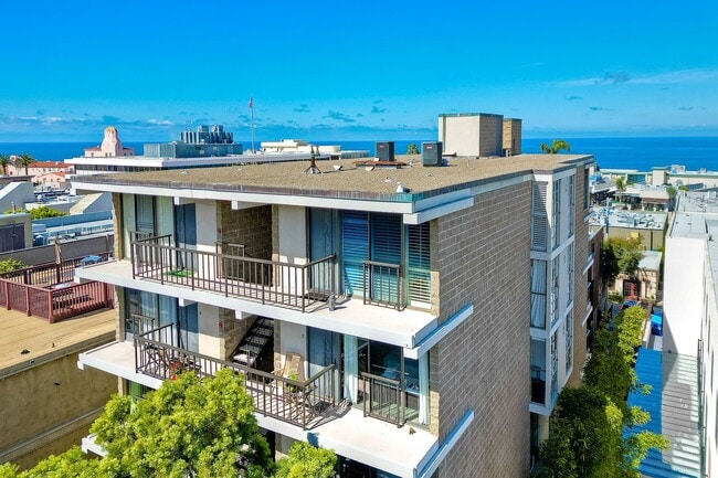 Building Photo - 1250 Cave St