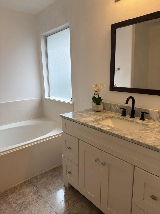 Building Photo - 17210 Valemist Ct