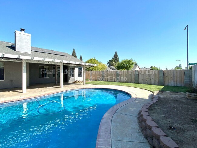 Building Photo - 6509 N Vista Ave