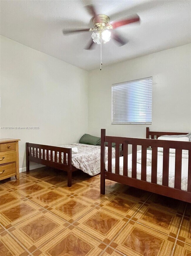 Building Photo - 1351 SW 154th Ct