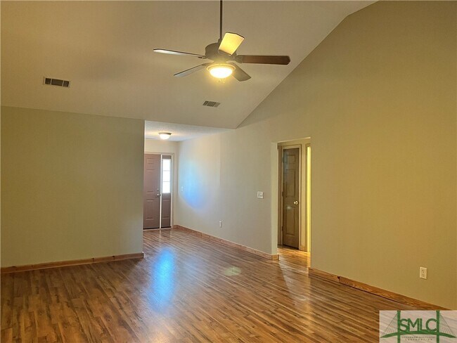 Building Photo - 233 Wild Rose Dr