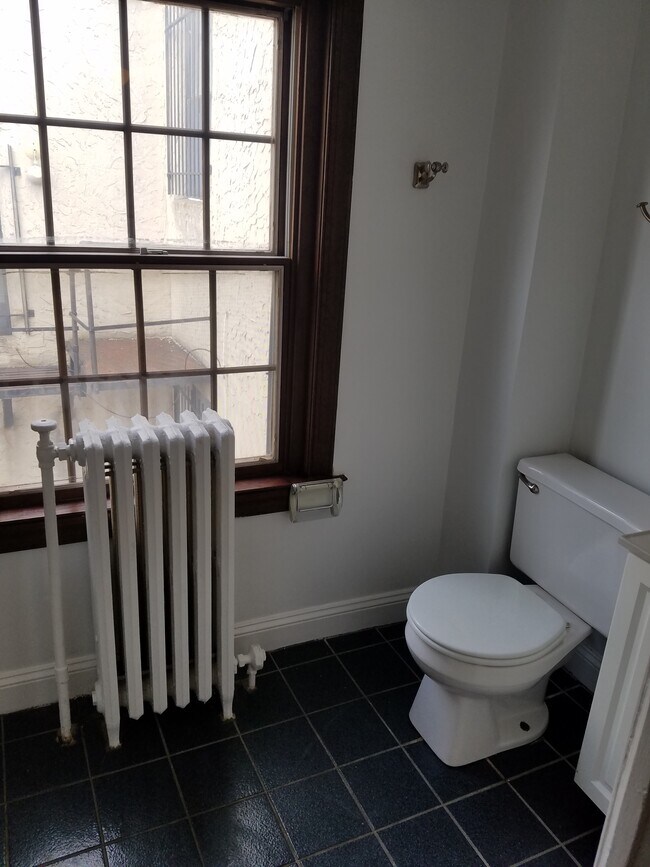 Building Photo - 350 S 15th St