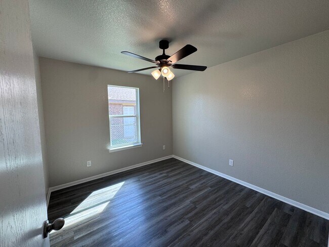 Building Photo - 507 Bermuda St