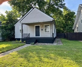 Building Photo - 3 Bedroom House in South Louisville - Fenced Yard, Off-Street Parking, Pets OKAY!