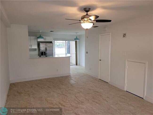 Building Photo - 2828 Edgehill Ln
