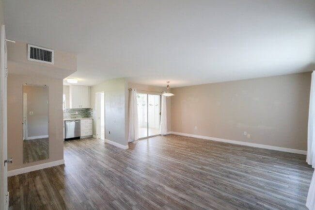 Building Photo - Charming Sun City Center Retreat: 2BR/1BA ...
