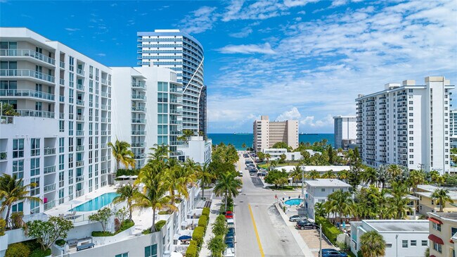 Building Photo - 401 N Birch Rd