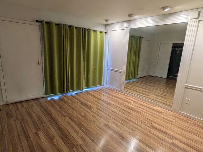 Building Photo - 10 Riverhill