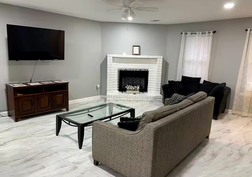 Building Photo - 8672 Prather Dr