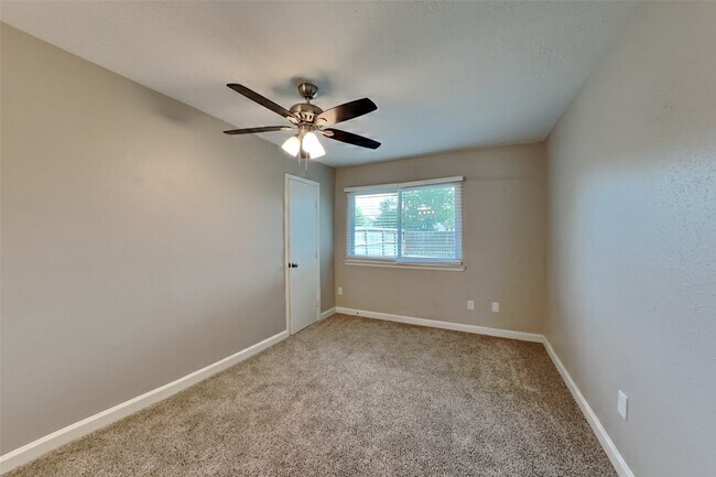 Building Photo - 216 Tara Plantation Dr