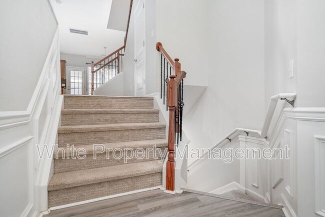Building Photo - 822 Granby Dr
